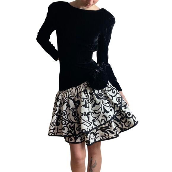Vintage 80s Formal Party Cocktail Long Sleeve Black Velvet Dress Union Made - Picture 1 of 8